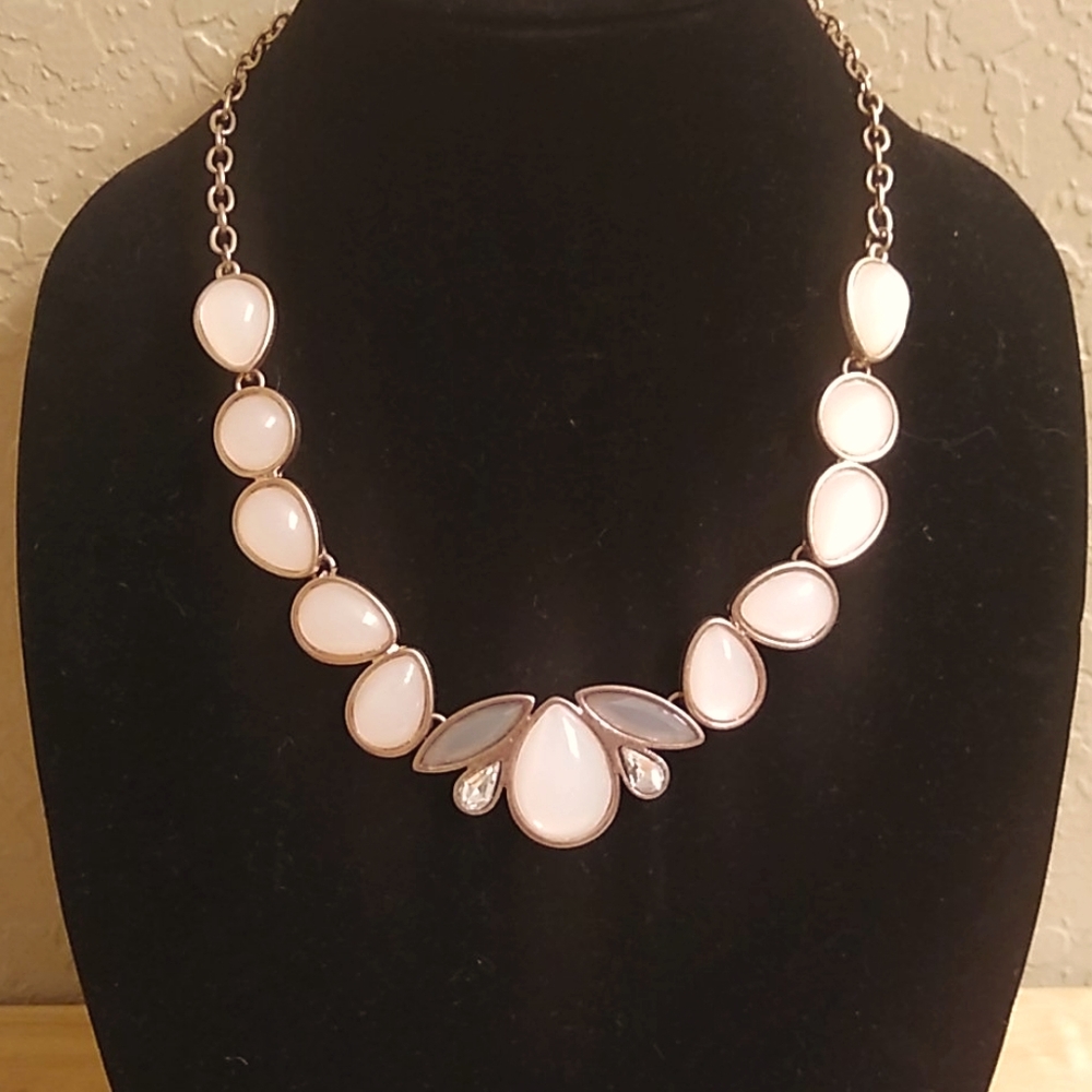 🐾 2 For $16 Opal & Gray Statement Necklace
